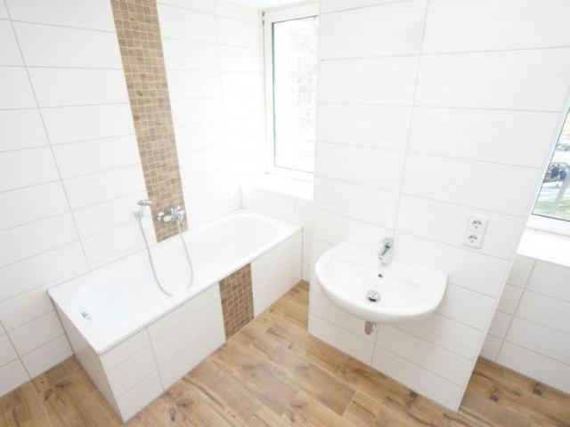 2 Balkone / Wanne & Dusche / Fenster mit Bad