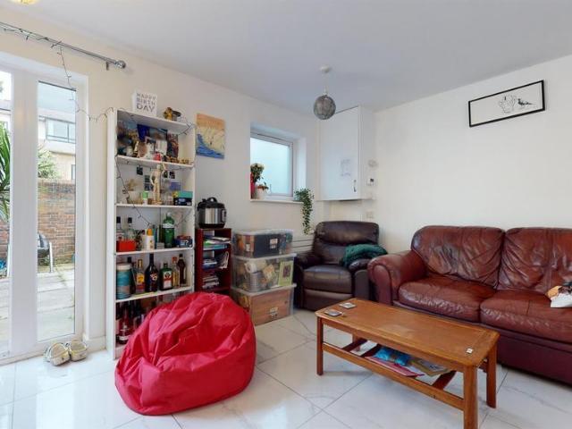 2 Barnfield Place, Millwall, London, E14 9YA, United Kingdom | 4 bed townhouse for rent #139068561 | Rentberry