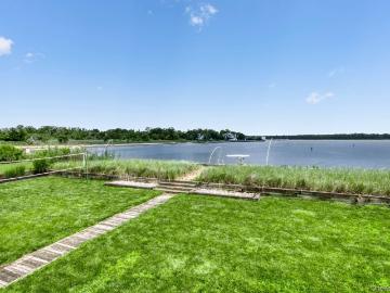 2 Bayside Ave, East Quogue, NY 11942 | MLS #968437