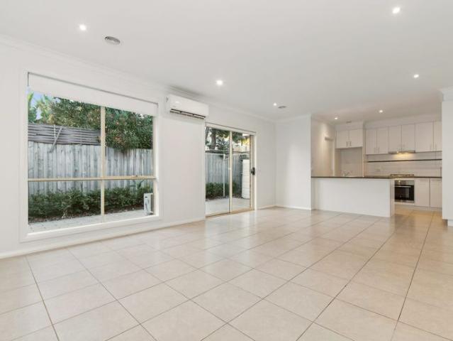 2 bdrm 1.5 bath, Quiet courtyard, Near Schools, Shops, and Transport