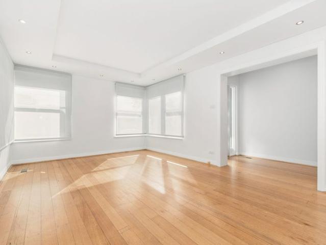 2 Bdrm Apartment Walk to Frankston Hospital, Monash Uni * Gardening & water usage included!