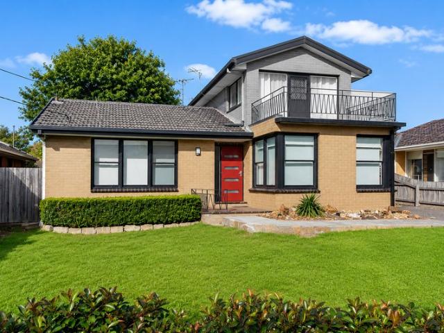 2 Bdrm Apartment Walk to Frankston Hospital, Monash Uni * Gardening & water usage included!