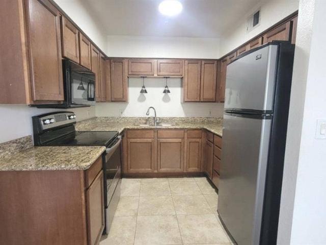 2 bed 1 ba condo available