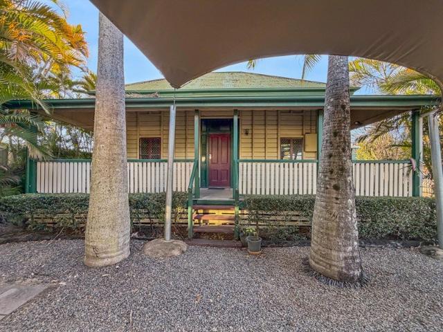 2 Bed 1 Bath Cottage In great Location