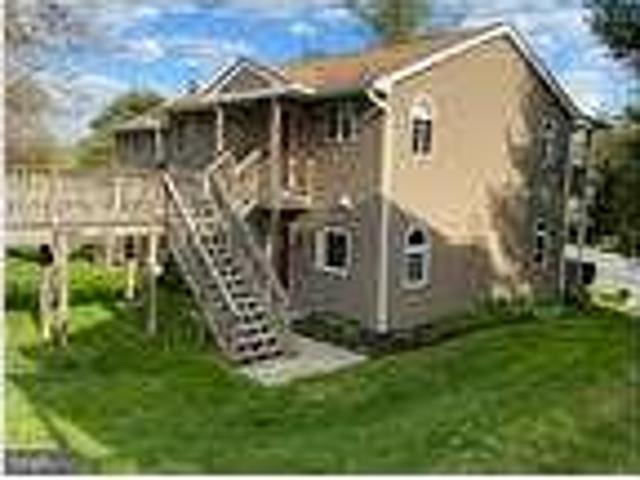 2 Bed / 1 Bath Condo in Amazing Lake Liganore Community