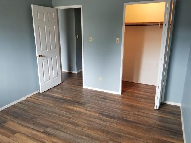 2 Bed & 1 Bath Apartment Style Condo In Lakeview Area