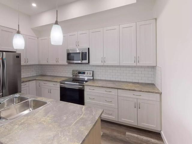 2 Bed / 1 Bath Apartment