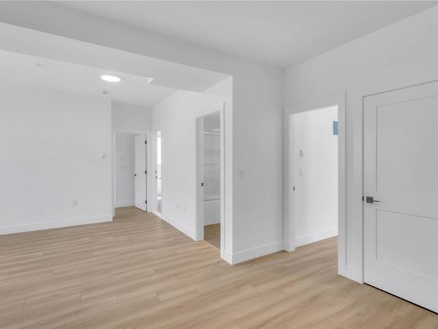 2 bed 1 bath Ground Floor walk out unit
