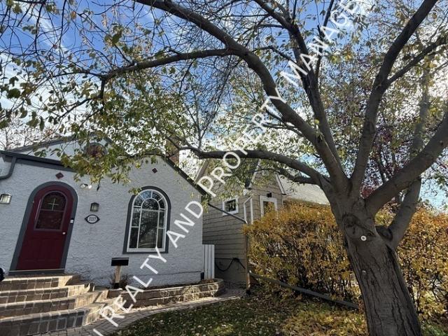 2 Bed 1 Bath Full House in Lakeview