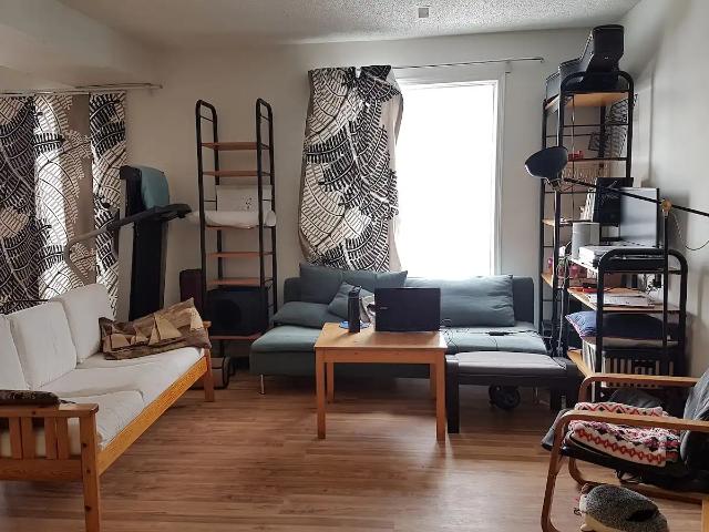 2 bed 1 bath near Brentwood and close to University of Calgary