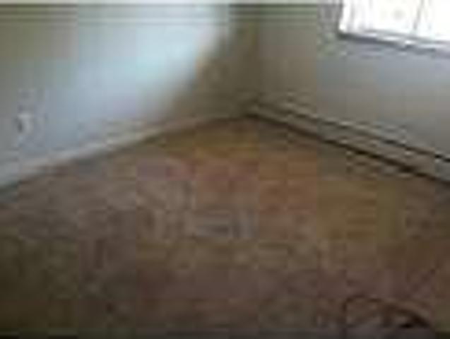 2 bed, 1 bath, safe neighborhood. $695/mo
