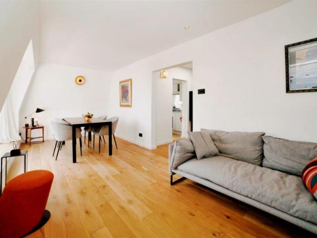 2 Bed 1 Bath, Penthouse, 73