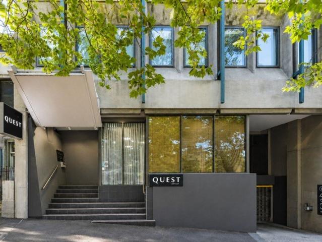 2 BED 1 BATH WALK TO ROD LAVER, MCG, PARIS END MELBOURNE CBD