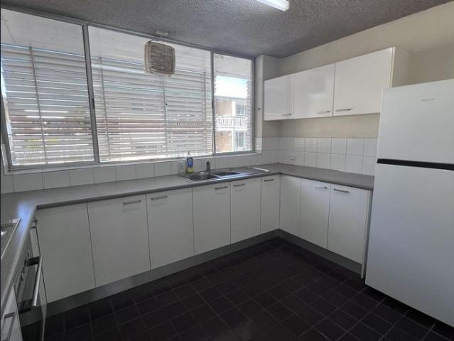 2 Bed 1 Bath Unit in Close Proximity to UQ