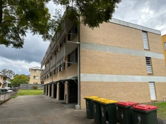 2 Bed 1 Bath Unit in Close Proximity to UQ