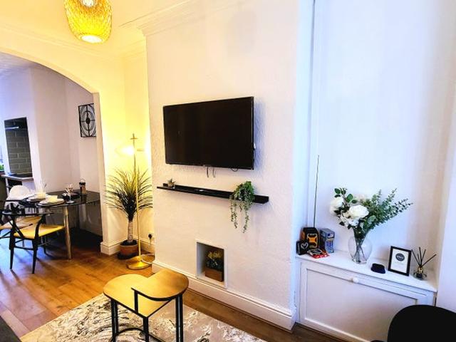 2 Bed | 1.5 Bath | Entire Cosey Manchester House