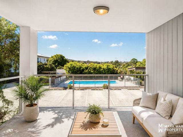 2 BED, 2 BATH, 2 CAR RESORT LIVING, PRIME LOCATION & IMMACULATE PRESENTATION