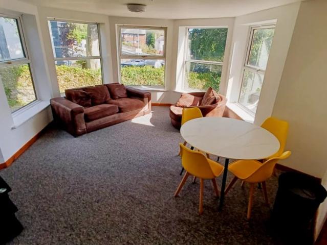 2 Bed 2 Bath