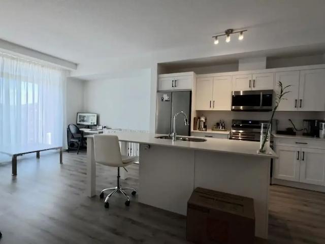2 Bed, 2 Bath Condo unit / A/C / Top Floor / OPEN CONCEPT LAYOUT — 2 Bedrooms Condo Unit