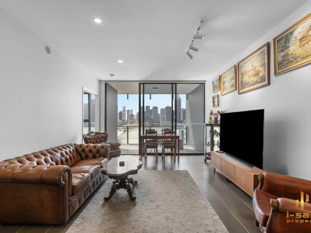 2 Bed, 2 Bath and 1 Car Apartment With Modern Urban Living!