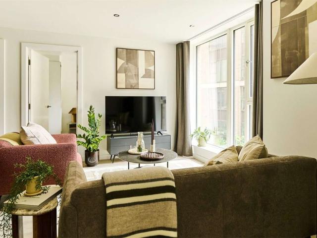 2 BED 2 BATH APARTMENT | AVAILABLE NOW | IN HIGH DEMAND | PARKING AVAILABLE | PRIME LOCATION | 24 HOUR CONCIERGE | RESIDENTS GYM