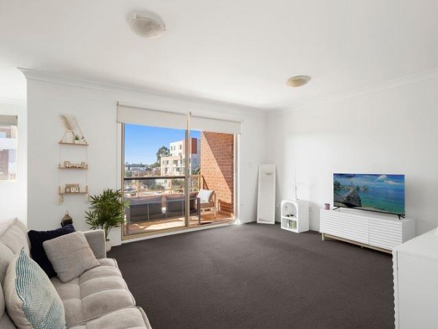 2 Bed, 2 Bath apartment in the Heart of Matraville