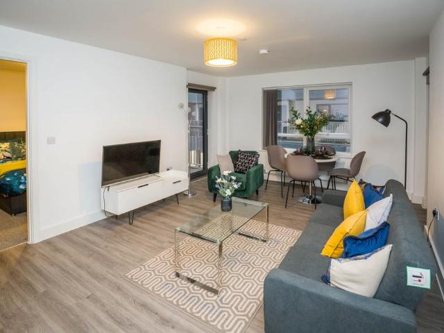 2 Bed, 2 Bath Apartment in 49 Hurst St 2 bed apartment to rent £1,150 pcm £265 pw