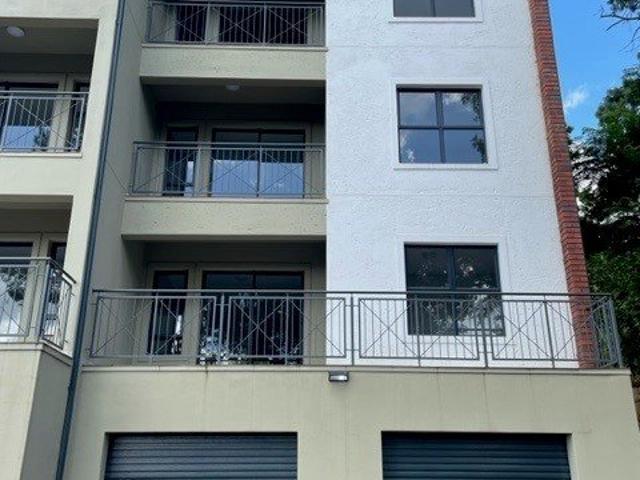 2 bed 2 bath ensuite apartment to let in Exclusive estate