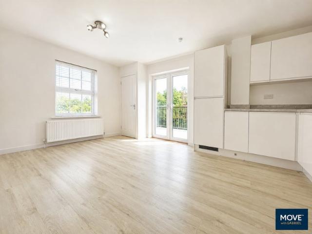 2 Bed, 2 Bath Flat – Ideal for Professional Sharer