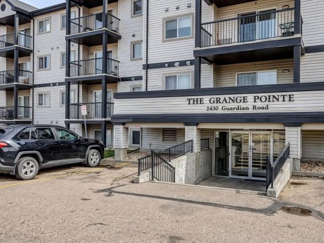 2 Bed / 2 Bath Freshly Renovated Condo in the Grange Pointe Glastonbury – Heat — 2 Bedrooms Condo Unit