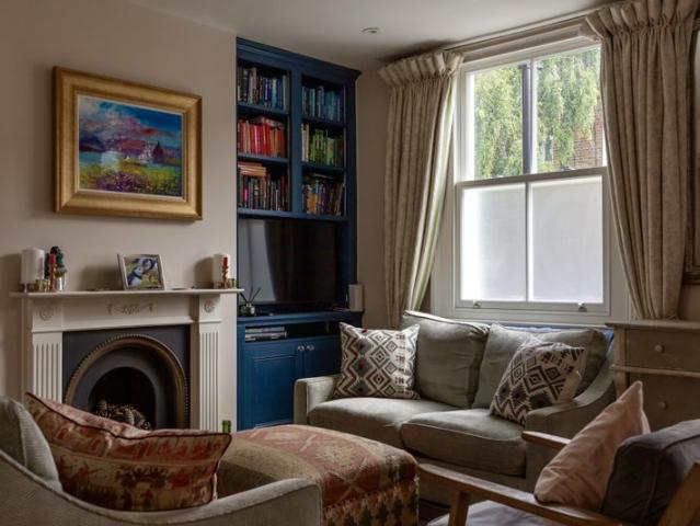 2 bed, 2 bath house available from September