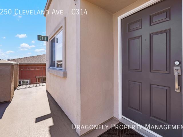 2 BED 2 BATH IN HILLCREST'S UPTOWN DISTRICT