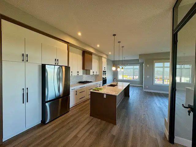 2 Bed 2 Bath Luxury Apartment SW Edmonton — 2 Bedrooms Condo Unit
