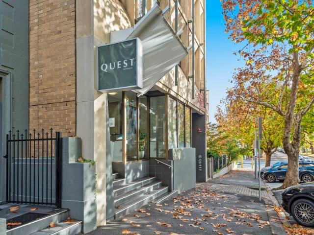 2 BED 2 BATH + SECURE CARPARK WALK TO ROD LAVER, MCG, PARIS END MELB CBD