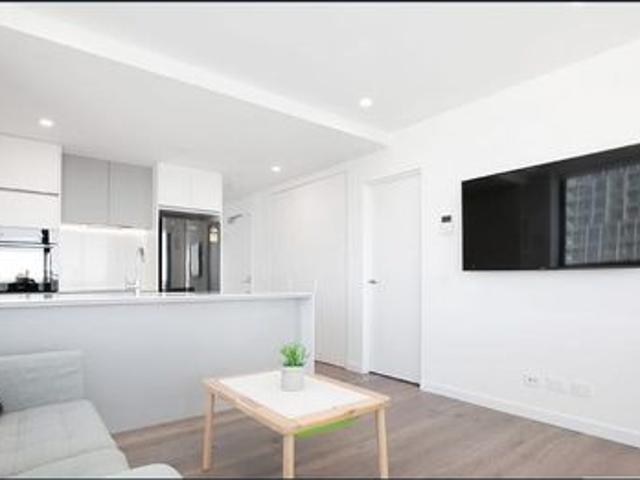 2 Bed, 2 Bath + Study in Fantastic Location!