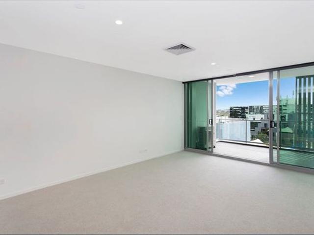 2 Bed 2 Bath + Study Nook Milton Apartment