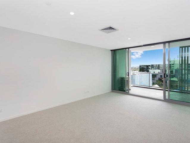 2 Bed 2 Bath + Study Nook Milton Apartment