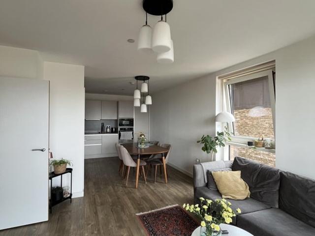2 Bed 2 Bath with Panoramic Canary Wharf Views