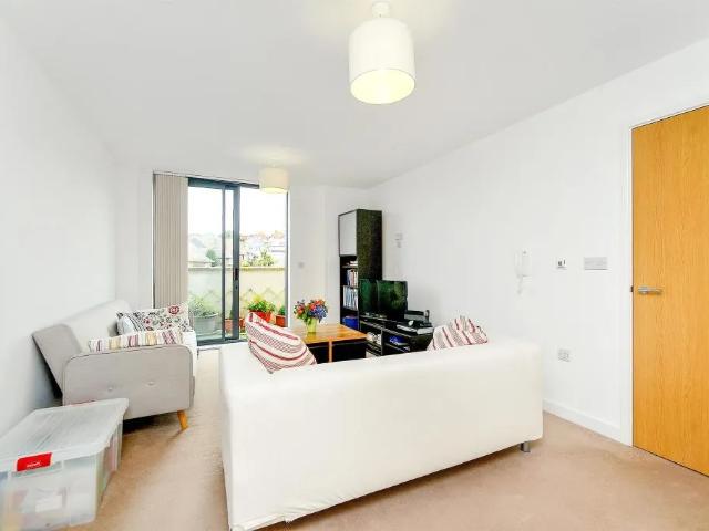 2 bed, 2 bath with private terrace in Brighton