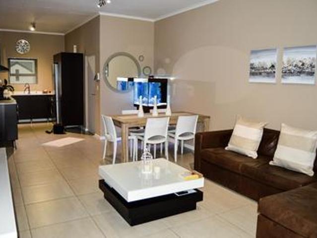 2 bed 2 bath top floor unit on the m.