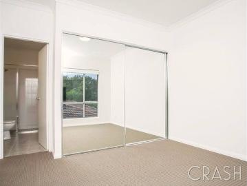 2 Bed 2 Bathroom Secure Unit in Cloverdale!