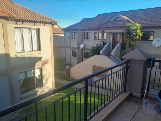 2 Bed 2 bathroom to rent in Helderwyk