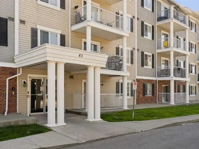 2 Bed 2 Full Bath Underground Parking & Lake Views