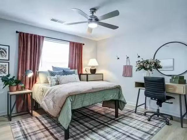 2 Bed, 2.5 Bath Townhome