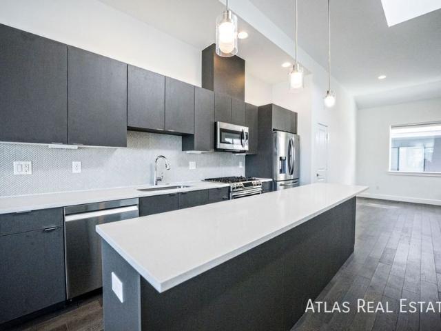 2 Bed 2.5 Bath Condo in the Heart of LoHi Near Downtown Denver! Private Rooftop Deck, 1 Car Attached Garage, City Views, Stainless Steel Appliances!