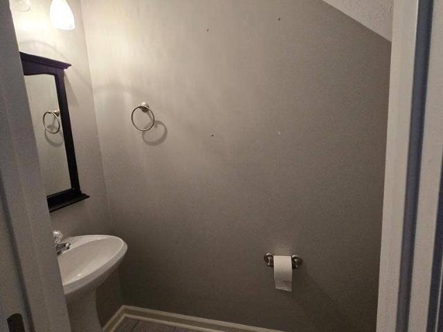 2 bed 3 bath Townhouse For Rent