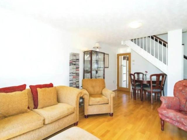 2 bed terrace to rent