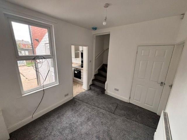 2 bed Terraced To Let