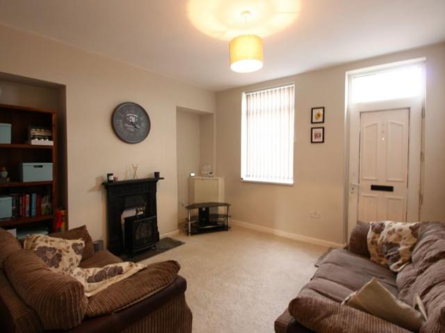 2 bed Terraced To Let