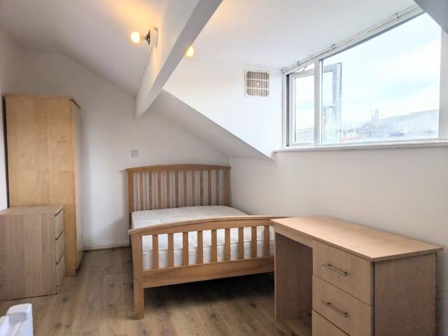 2 Bed Terraced House, Thornville Avenue, LS6